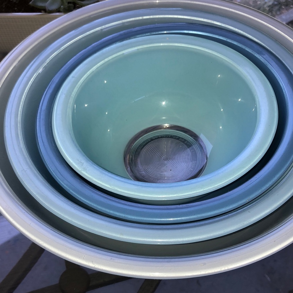 Pyrex nesting set of four cool blue bowls